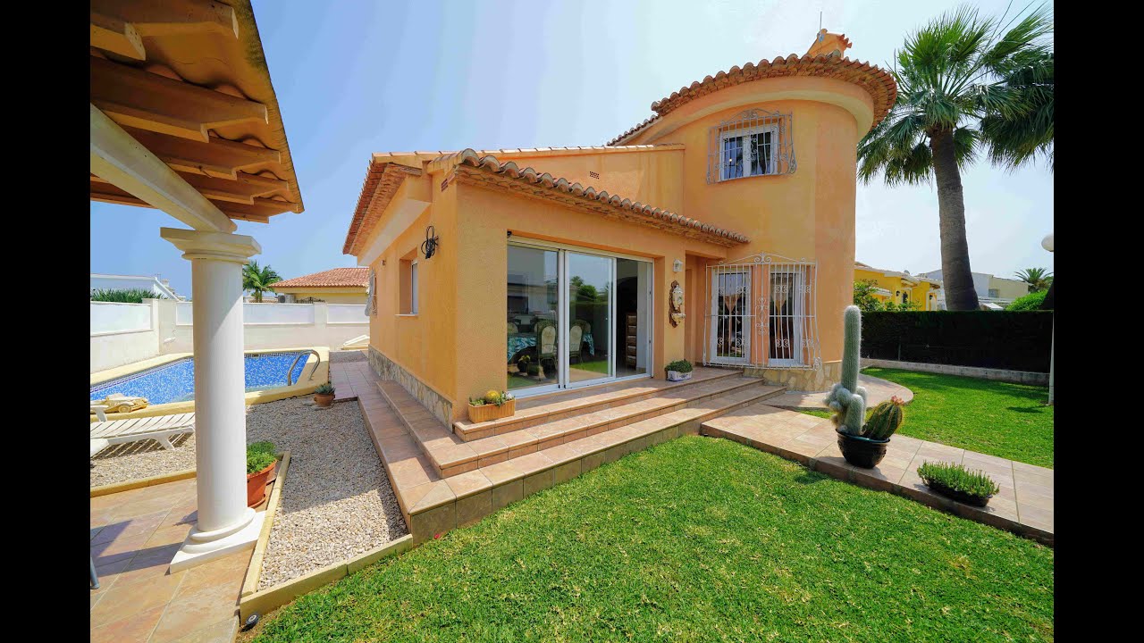 Detached villa WITH SEPARATE GUEST APARTMENT for sale in the Denia area / Els Poblets.
