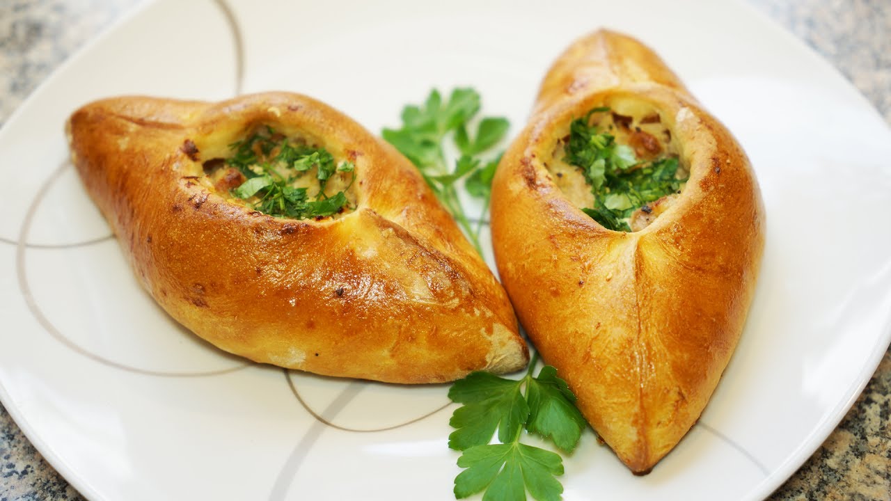 Расстегаи с рыбной начинкой.