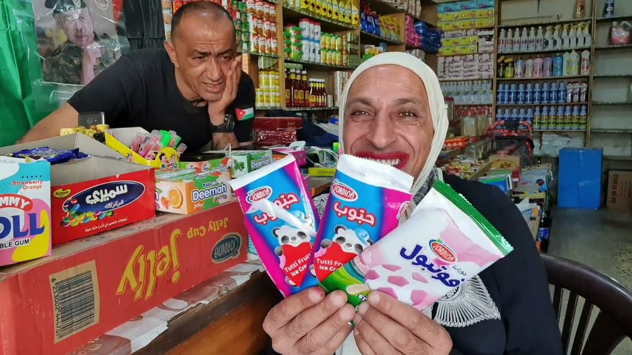 ابتهاج قاعدة بالدكانة بدها تشتري بوظة