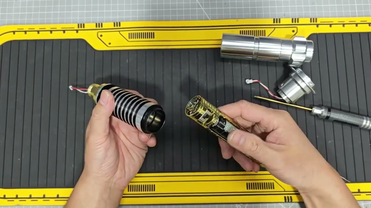 Iconic saber (dis)assembly instruction