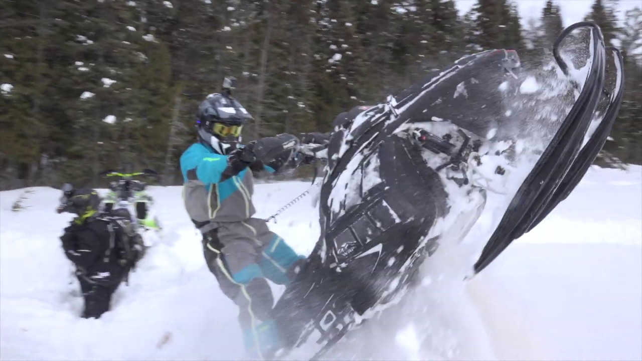 Playing in the powder!  Skidoo Rev 827 and AXYS 800 RMK!