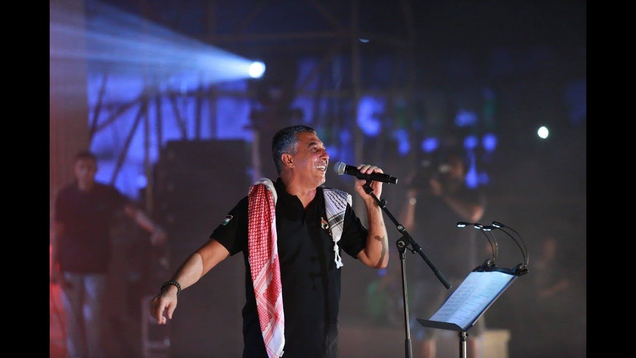 عمر العبداللات يشعل مدرجات مدينة روابي  ويغني لفلسطين ..