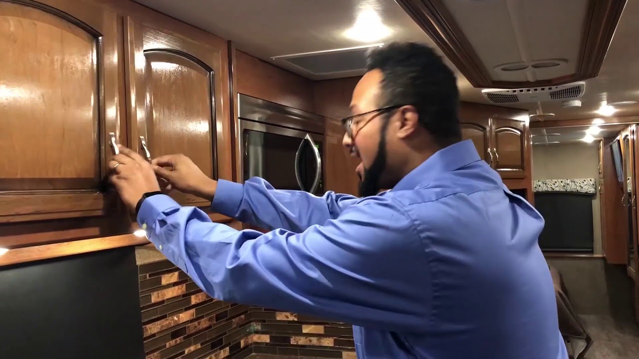 2018 Holiday Rambler Vacationer XE 32A | Class A Gas Motorhome | Veurinks' RV Center