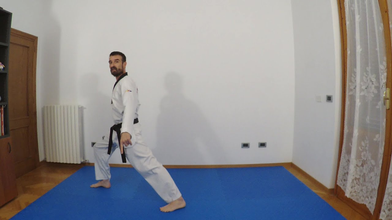 Primi passi nel Taekwondo - il saluto, posizione avanzata AP-KUBI e posizione di marcia AP-SOGI
