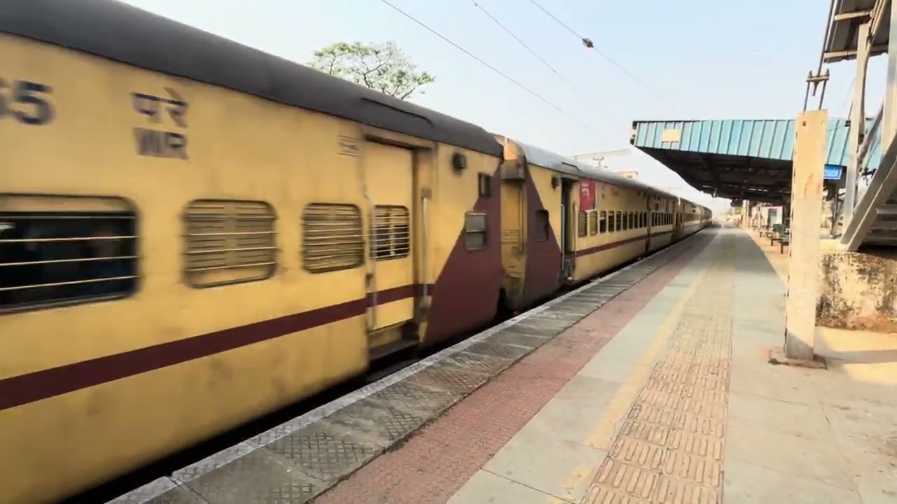 High Speed Crossing Vande Bharat Exp+Rajdhani+Sf ICF+LHB cocah Indian Railway Railfaning Ghatkopar 