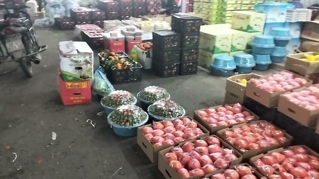 레드 리버 도매 시장에는 풍부하고 다양한 과일이 있습니다. 