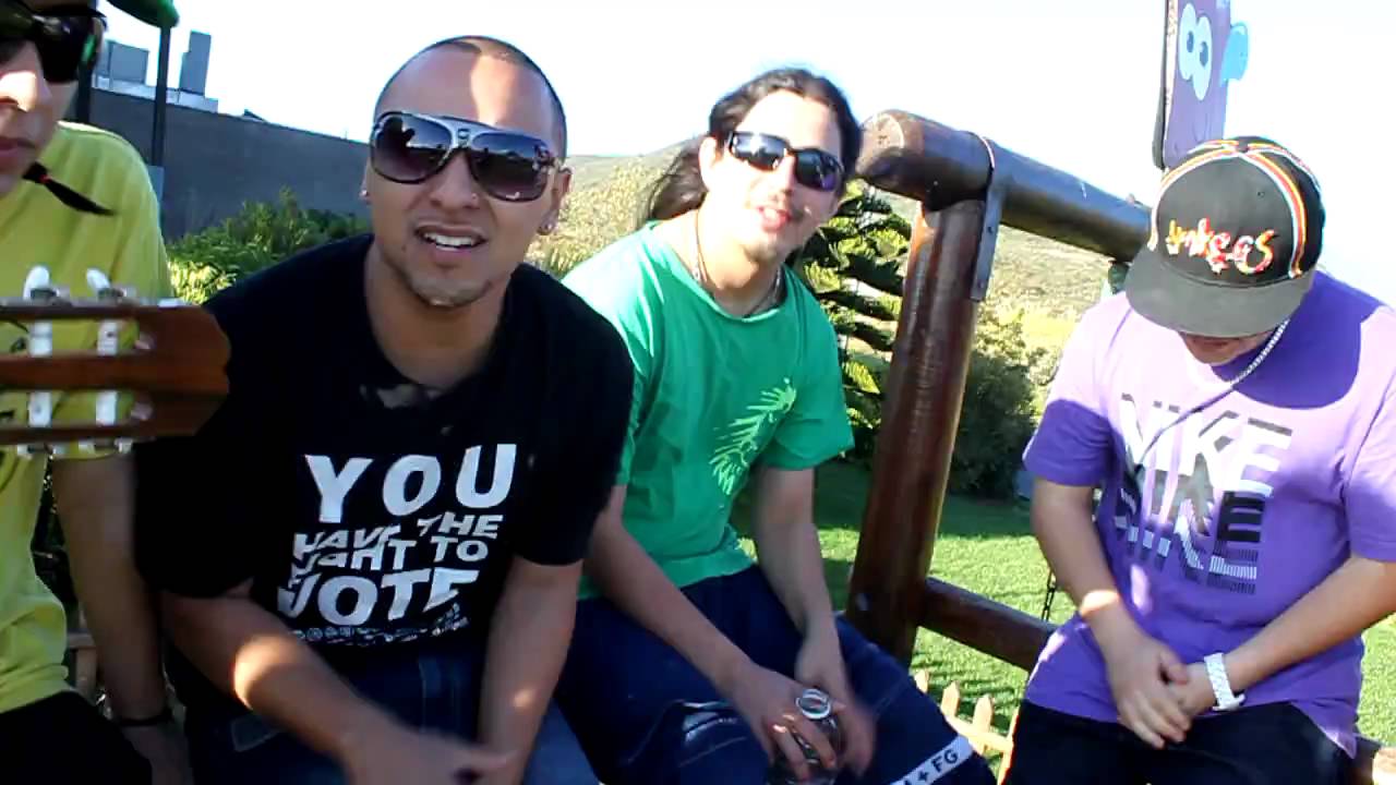 Shamanes Crew cantando ''Linda'' al aire libre (UNPLUGGED)