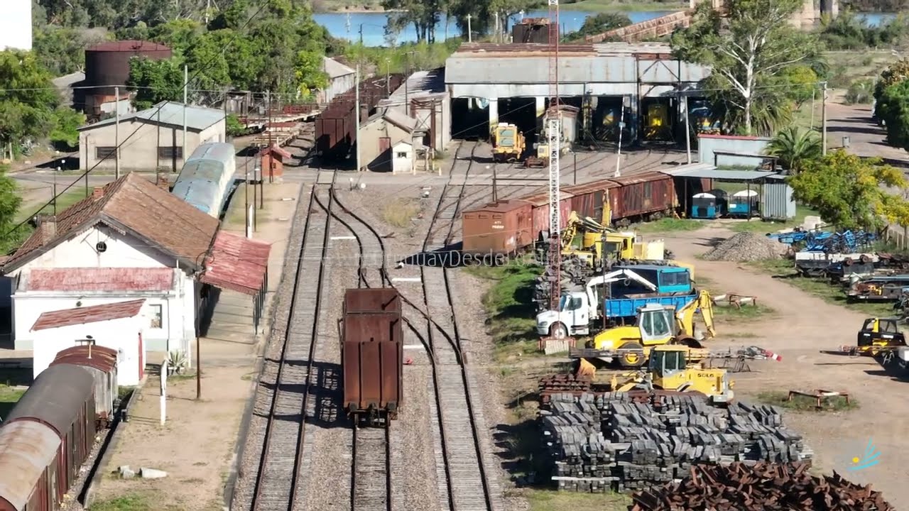 Video aéreo de la estación de trenes de Paso de los Toros y puente sobre el Río Negro M3 13075 86