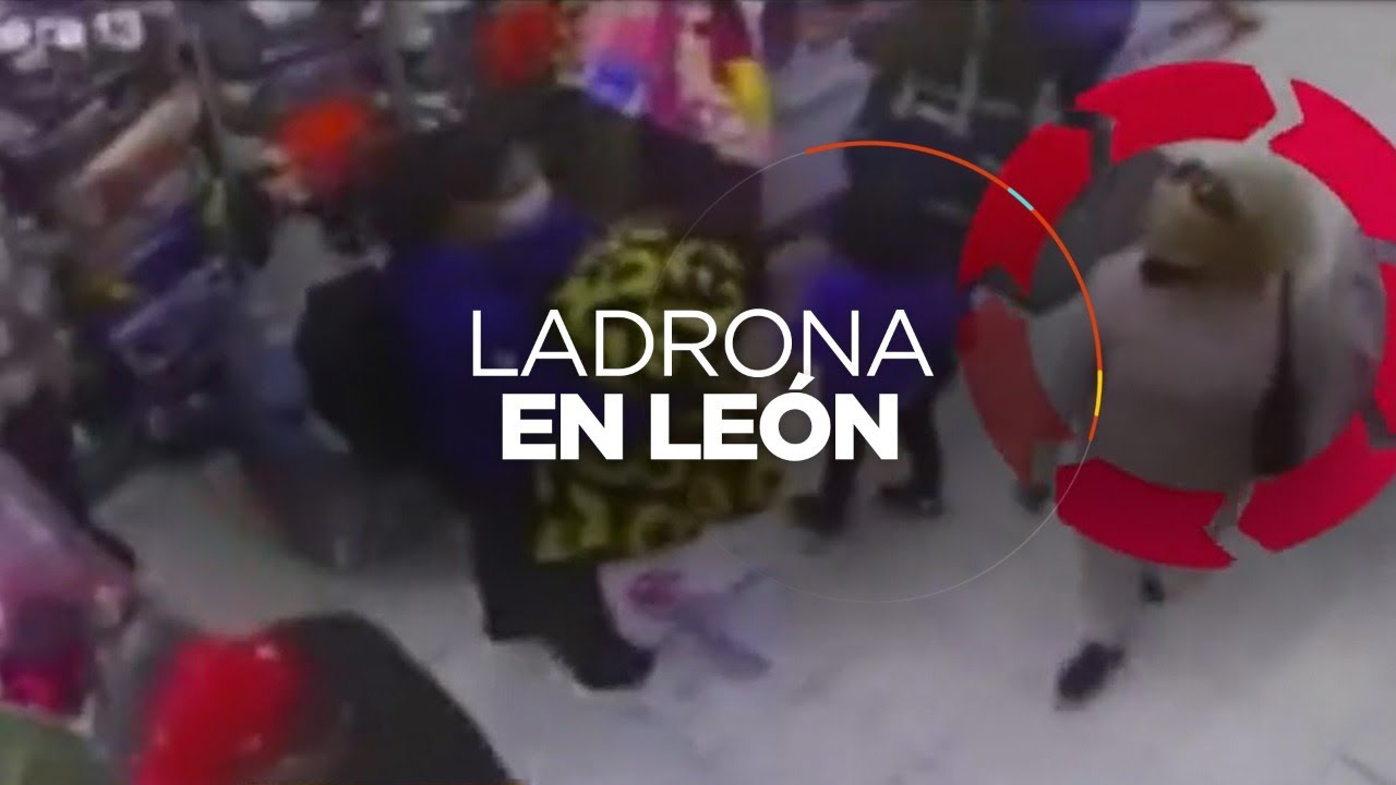 Captan a mujer robando la cartera de una señora en León, Guanajuato