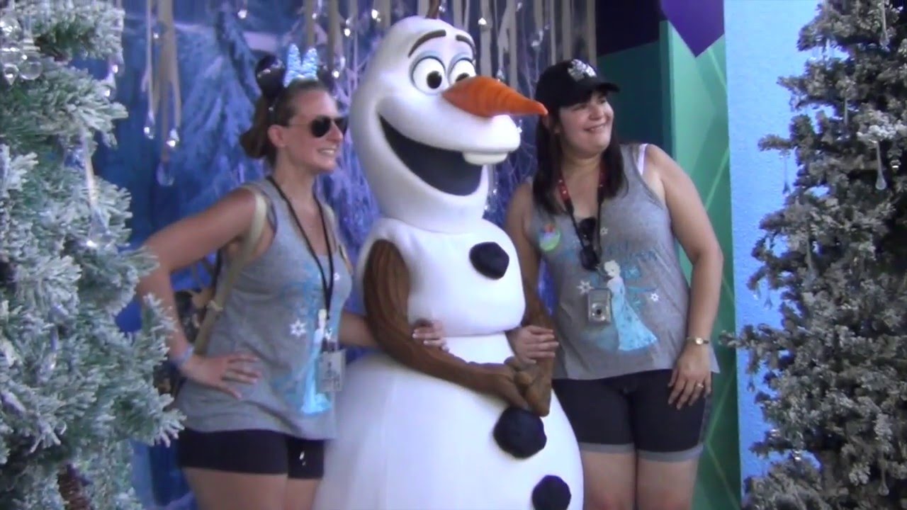Meet Olaf From Frozen - Disney California Adventure - 2015