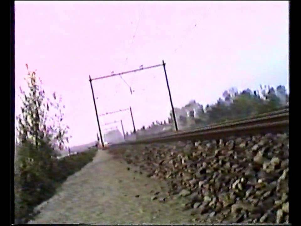 Treinen bij spoorwegovergang Utrecht Lunetten - 1987