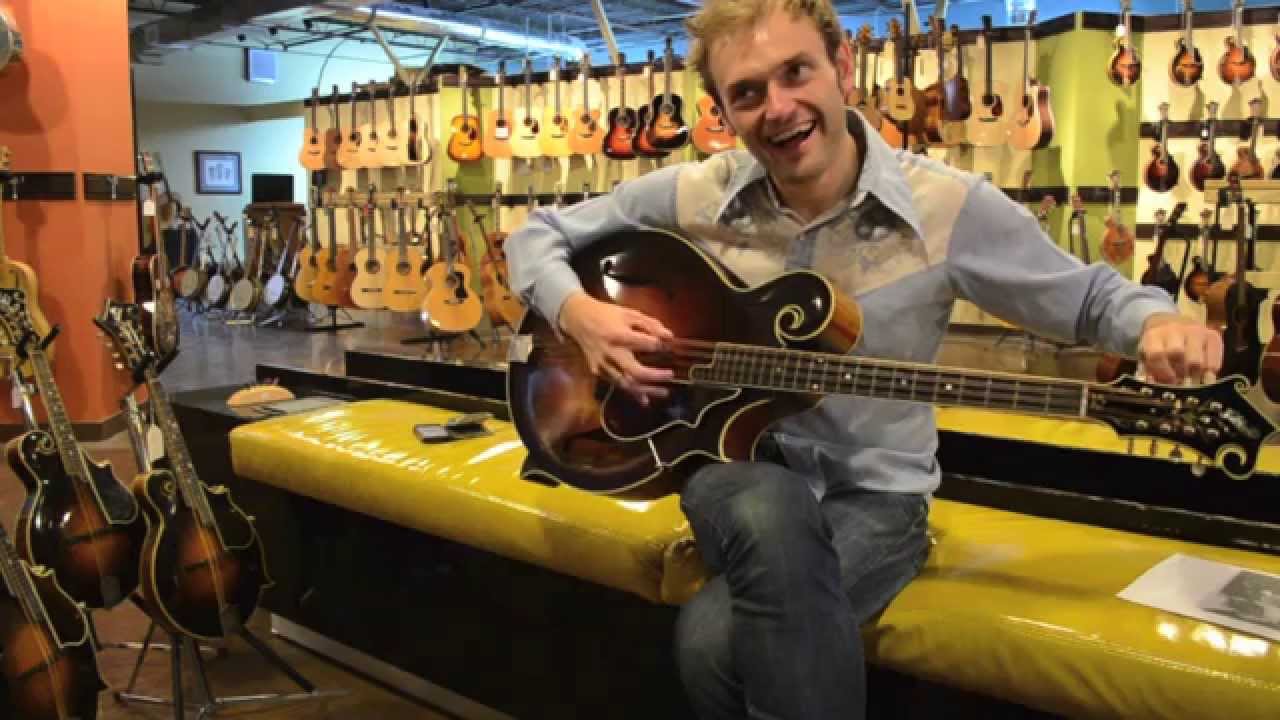 Chris Thile plays a Gilchrist Model 5 Mandocello