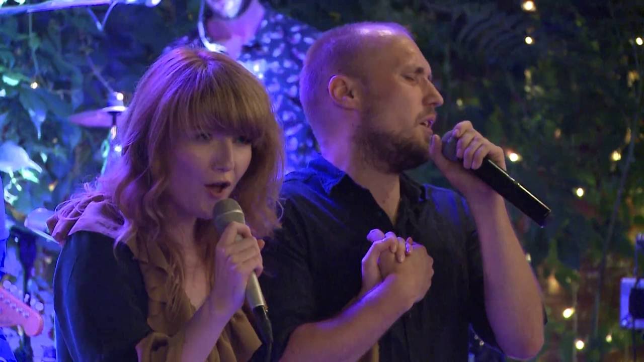 IN YOUR EYES - Alexandra Ungureanu&the dAdA ( acoustic session @Terasa Monteoru )