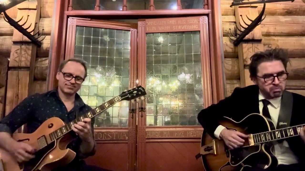 Arthur’s Theme – Jazz Guitar Duo (Gibson Jazz Guitars)
