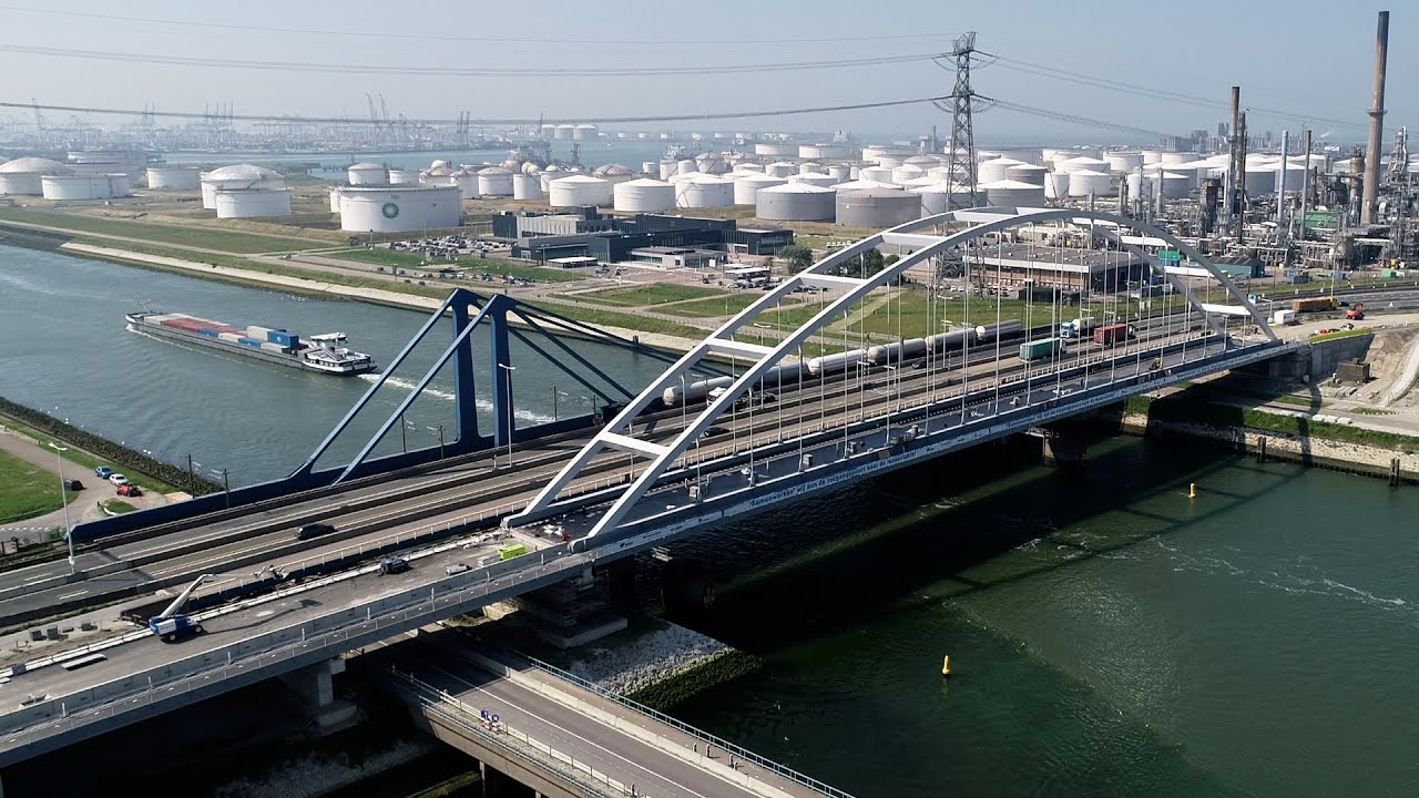 Een stalen brug versterken met... lijm?! | Renovatie Suurhoffbrug (A15)