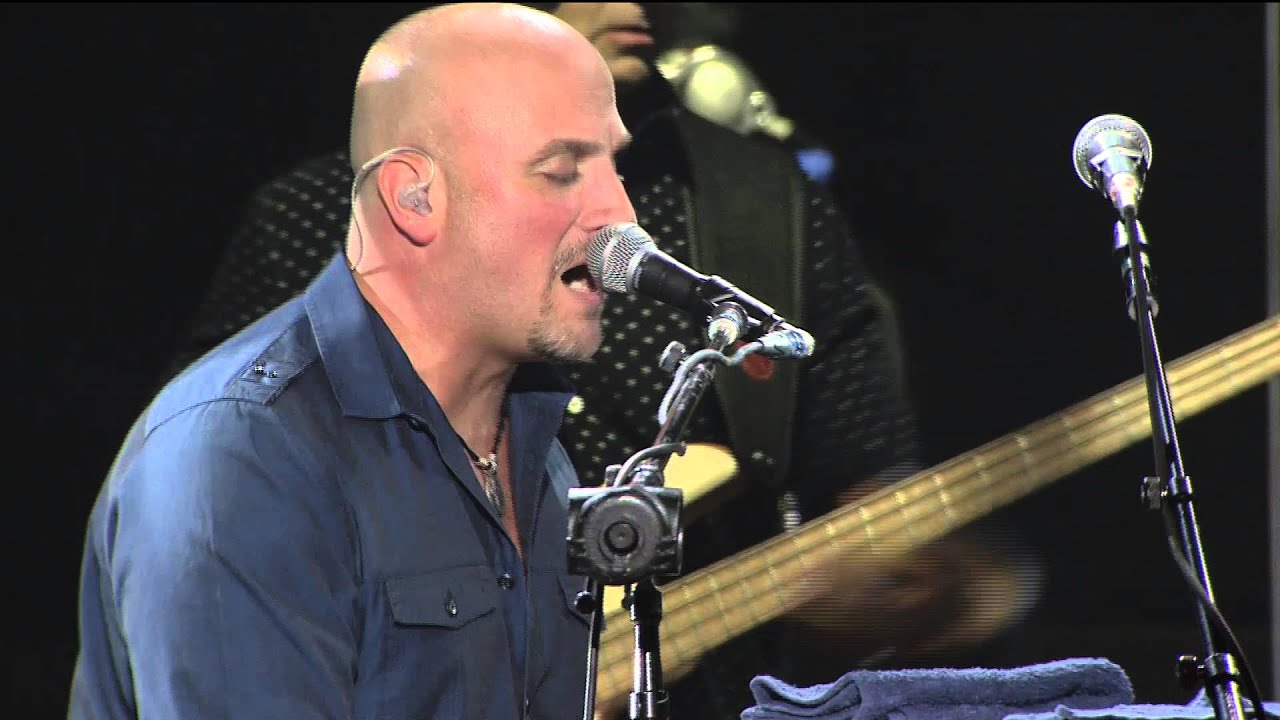 Mike Delguidice performs Billy Joel's , Easy Money