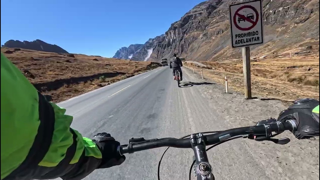 Carretera de la muerte en Bolivia - Descenso en bicicleta