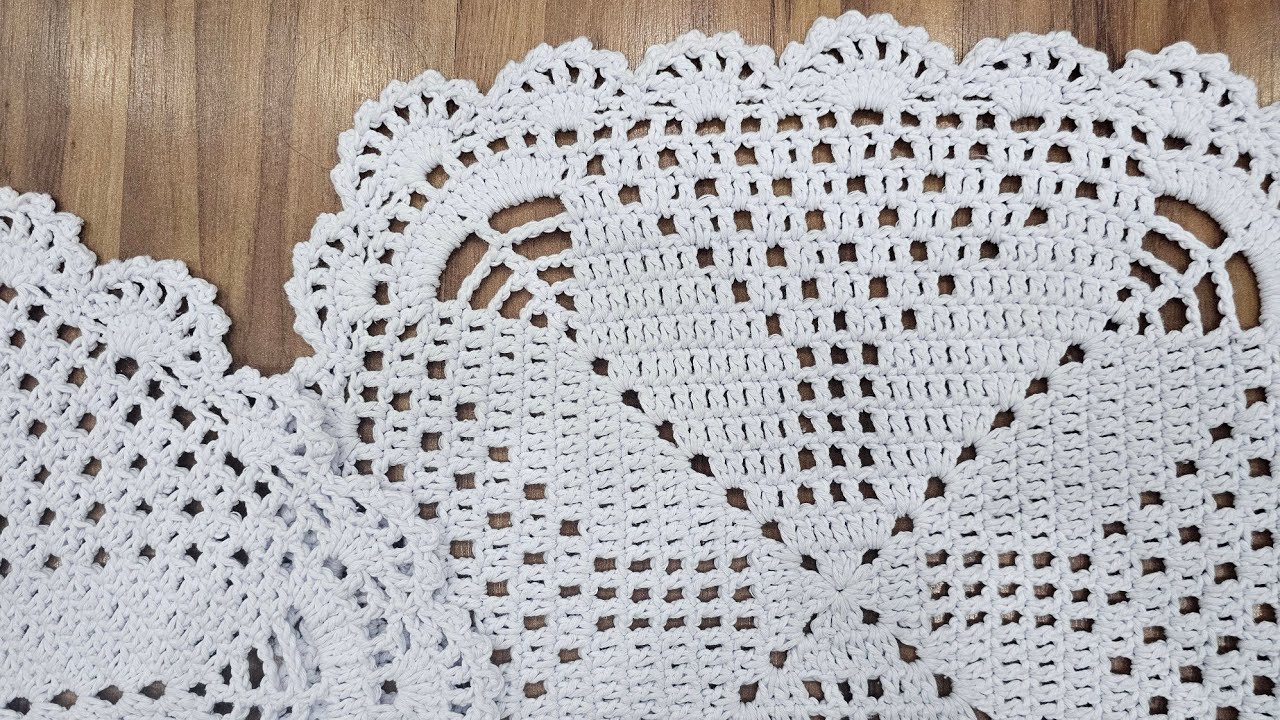 Sousplat /toalhinha quadrada linda e fácil vem?🤍Passo a passo aqui no canal @bebelacrochet  #crochet