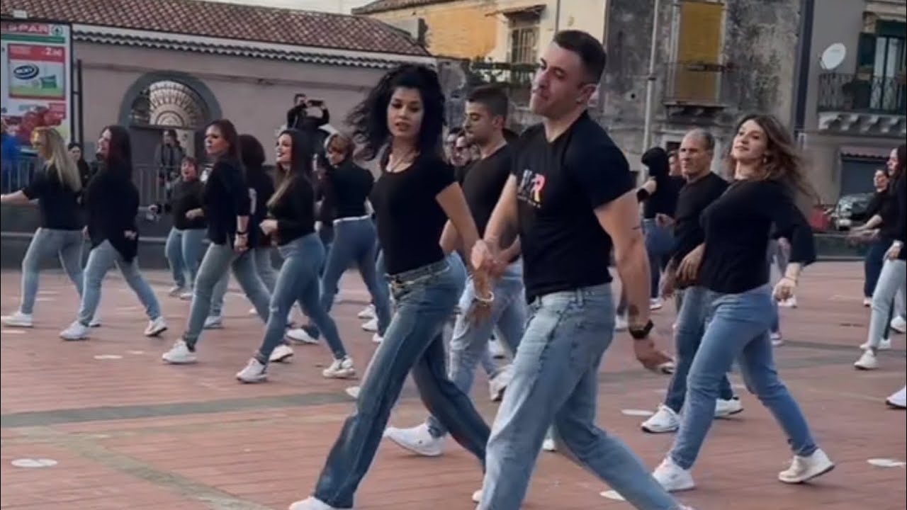 The Kolors UN RAGAZZO UNA RAGAZZA Sanremo 2024 BALLO INTEGRALE coreo Joey&Rina