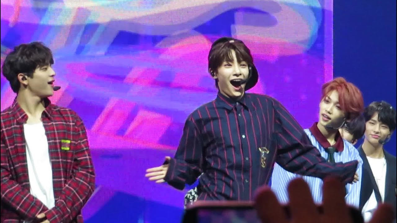180915 STRAY KIDS (스트레이 키즈) - HAPPY DAY (COVER) (MUSIC BANK BERLIN)