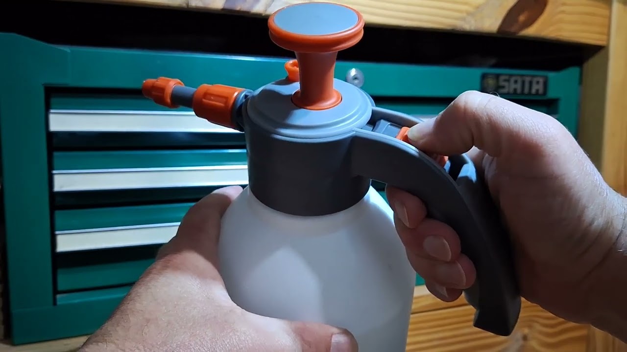 Pulverizador manual de compressão prévia Tramontina.