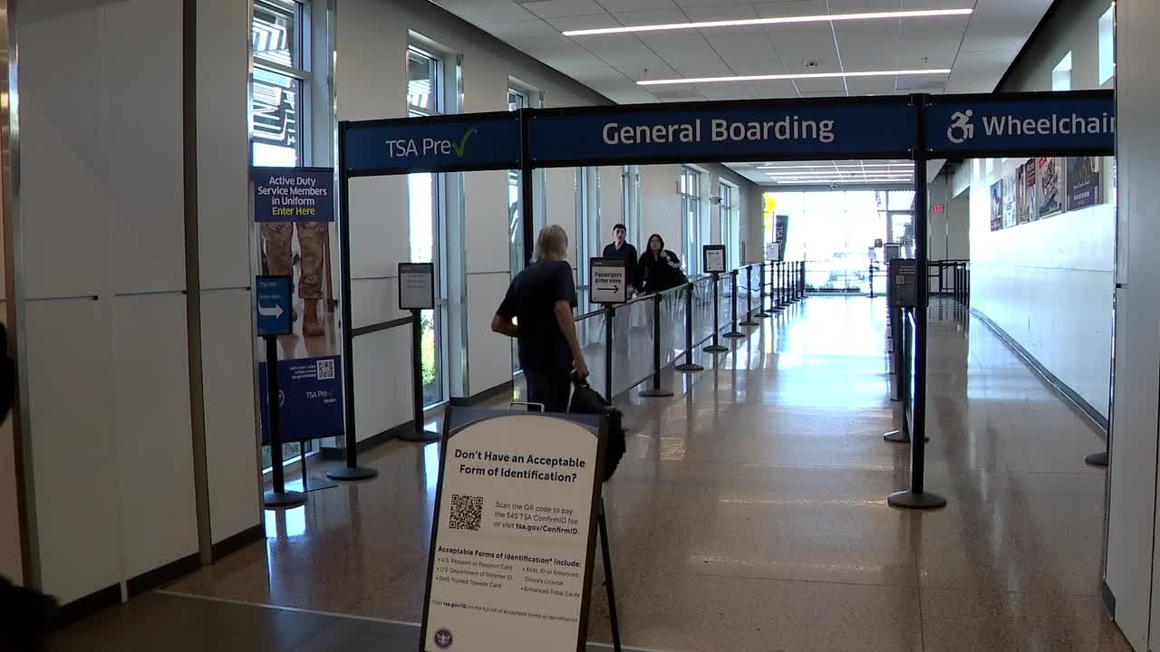 TSA lines get longer at airport as government shutdown lingers