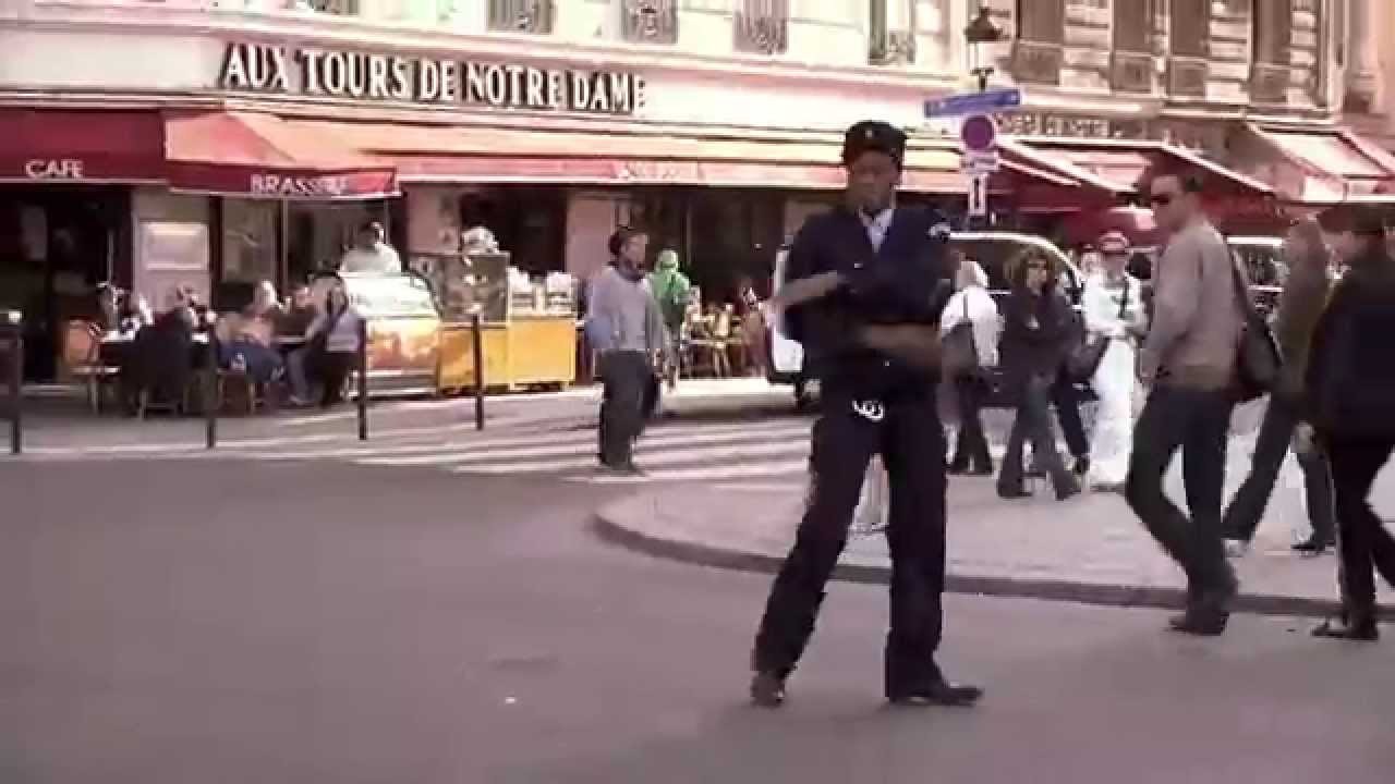 Flashmob La Mutuelle Générale sur le parvis de Notre Dame