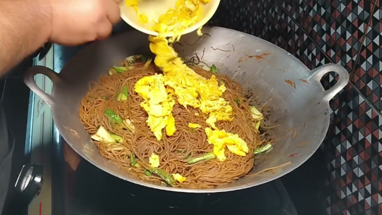 Menu:SERAPAN PAGI MIHOON GORENG TELUR 