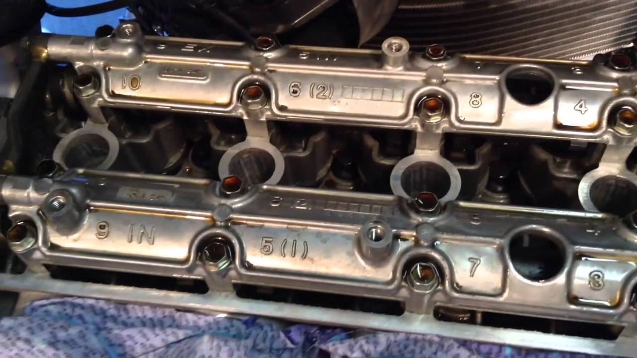 Проверка зазоров клапанов на Suzuki Hayabusa 1-го поколения 2006 года