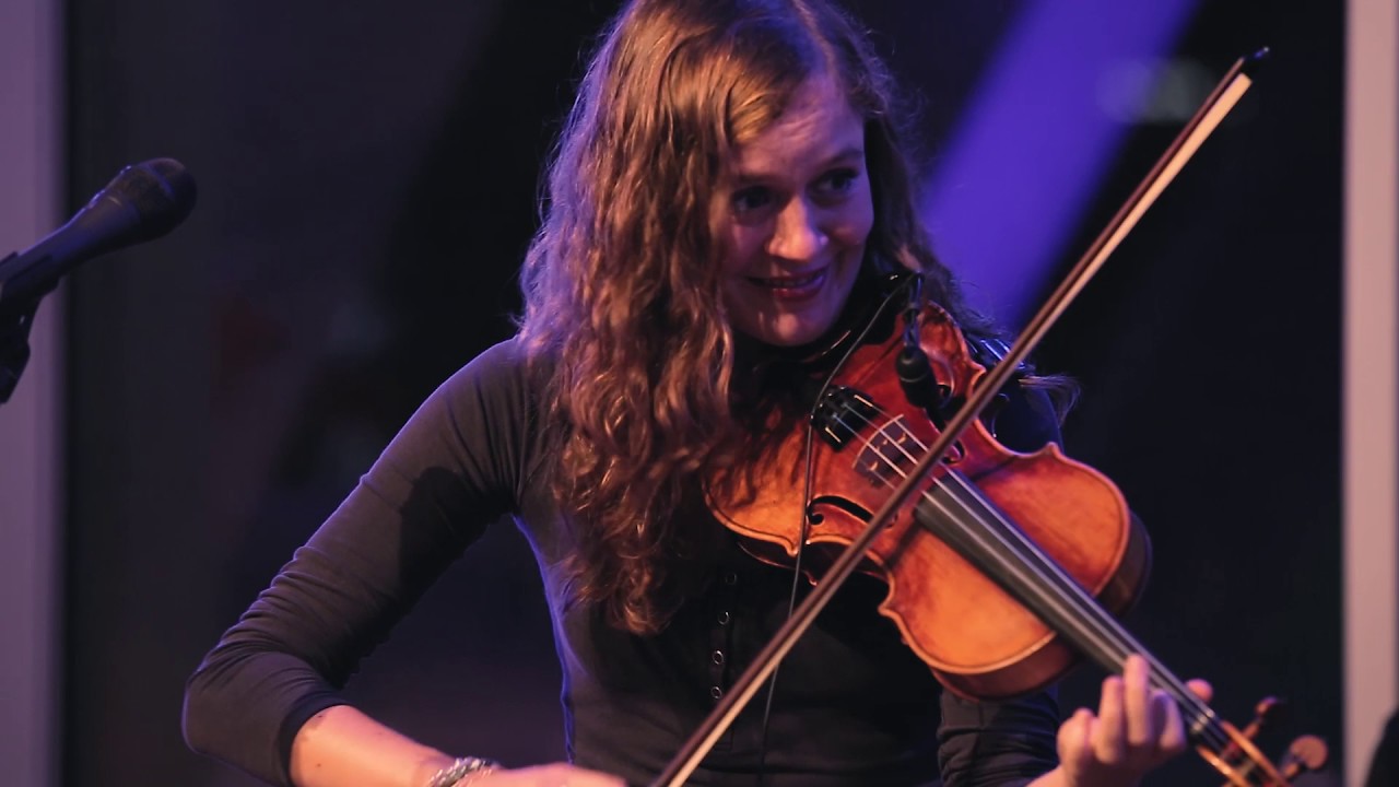 Jördis Tielsch - Ashokan Farewell & Toss The Feathers (live @ Schokoladenmuseum, Köln)