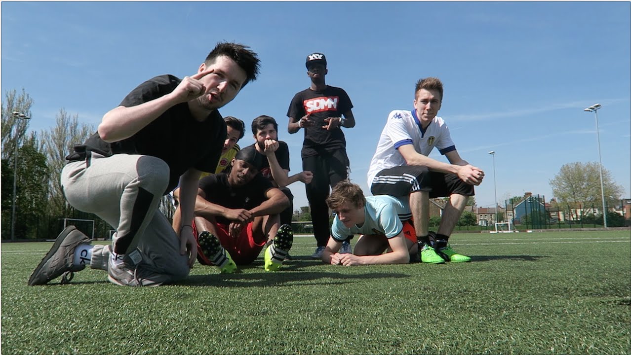 YOUTUBER KICK UPS CHALLENGE