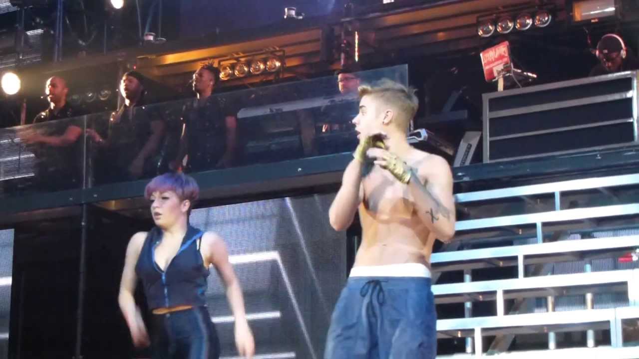 Justin Bieber - Boyfriend Live Front Row Shirtless HD 13/04/13 Arnhem, The Netherlands