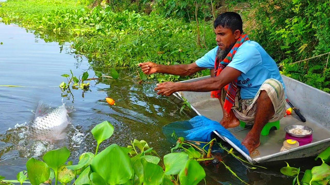 Amazing fish hunting video - Professional fish hunter catching fish by hook - Hook fishing in river