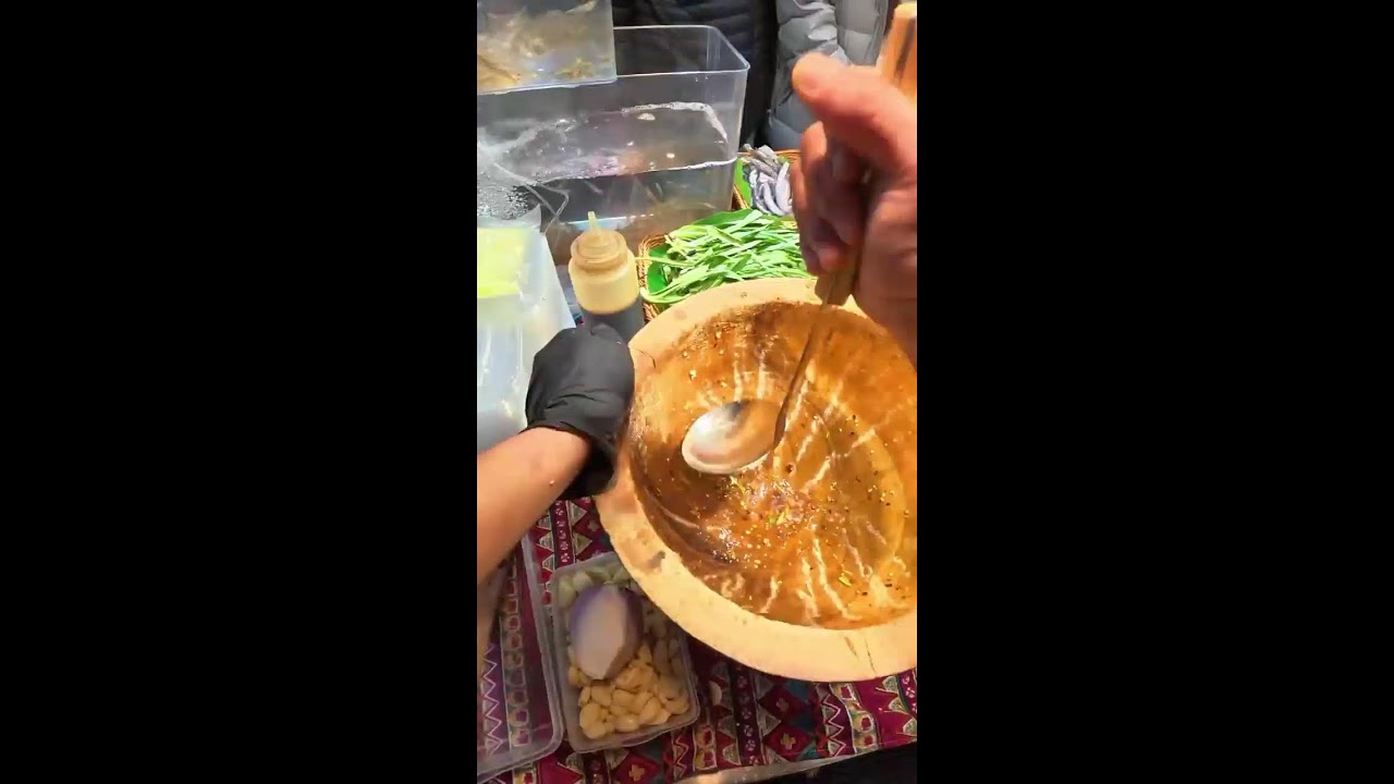 Live broadcast of street food specialties and fruit delicacies