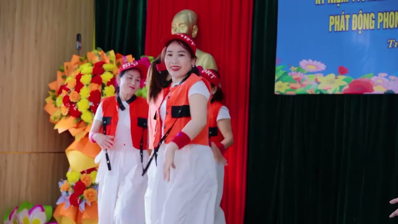 Dịu Dàng Sắc Xuân. Nhóm nhảy Văn Thuỷ