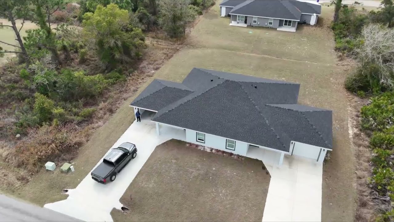 Half Duplex for sale 7006 San Bruno Dr Sebring Fl 33872. 