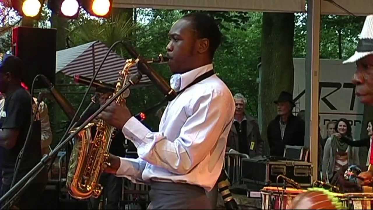 Seun Kuti & Egypt 80 - Zombie - LIVE at Afrikafestival Hertme 2011