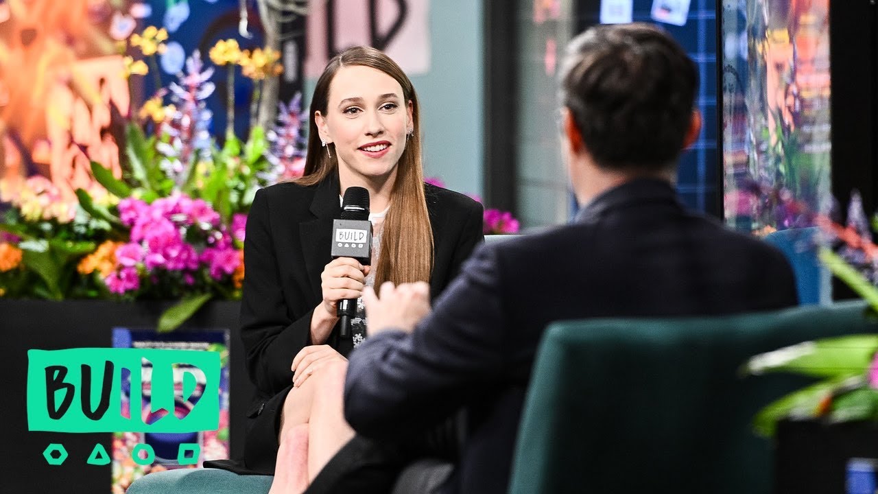 Sarah Sutherland’s Showed Up Late & Insulted Julia Louis-Dreyfus In Her 