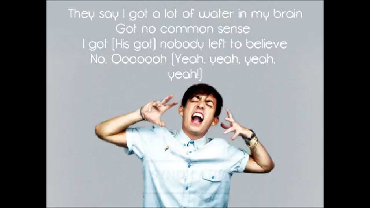 GLEE - Somebody to love [Queen] (LYRICS)