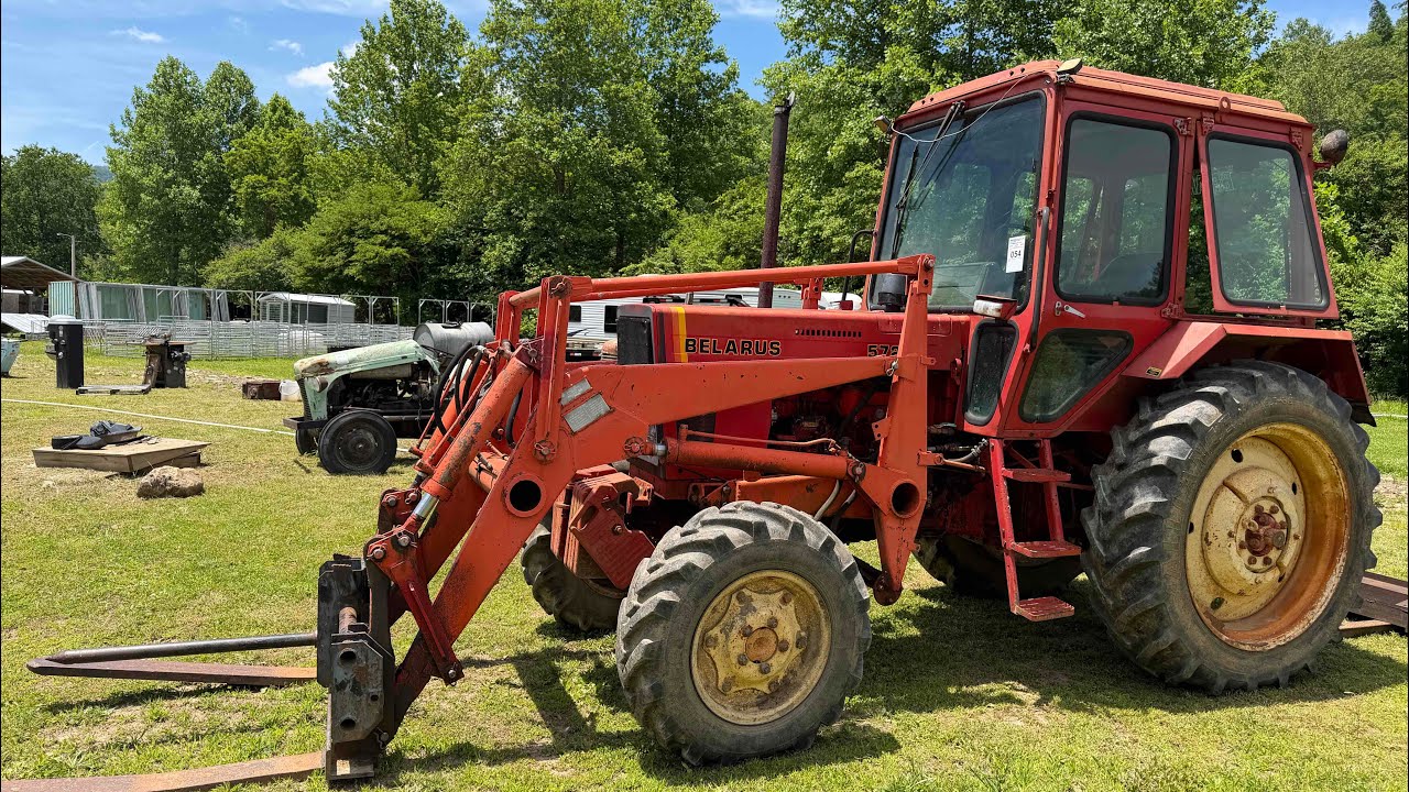 Lot 54 Belarus 572 tractor 4x4 diesel loader March 14, 2016