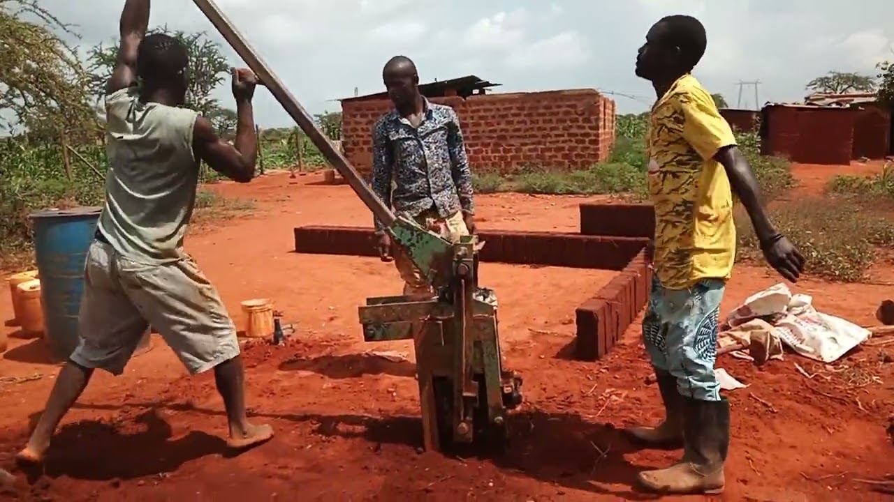 MAKIGA JINSI INAVYOFANYA KAZI  (Manually Block Making Machine)