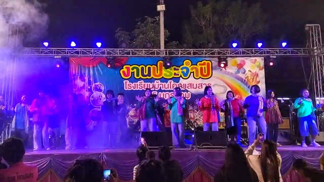 การแสดงของนักเรียน ม.2 รร บ้านโคกแสมสาร