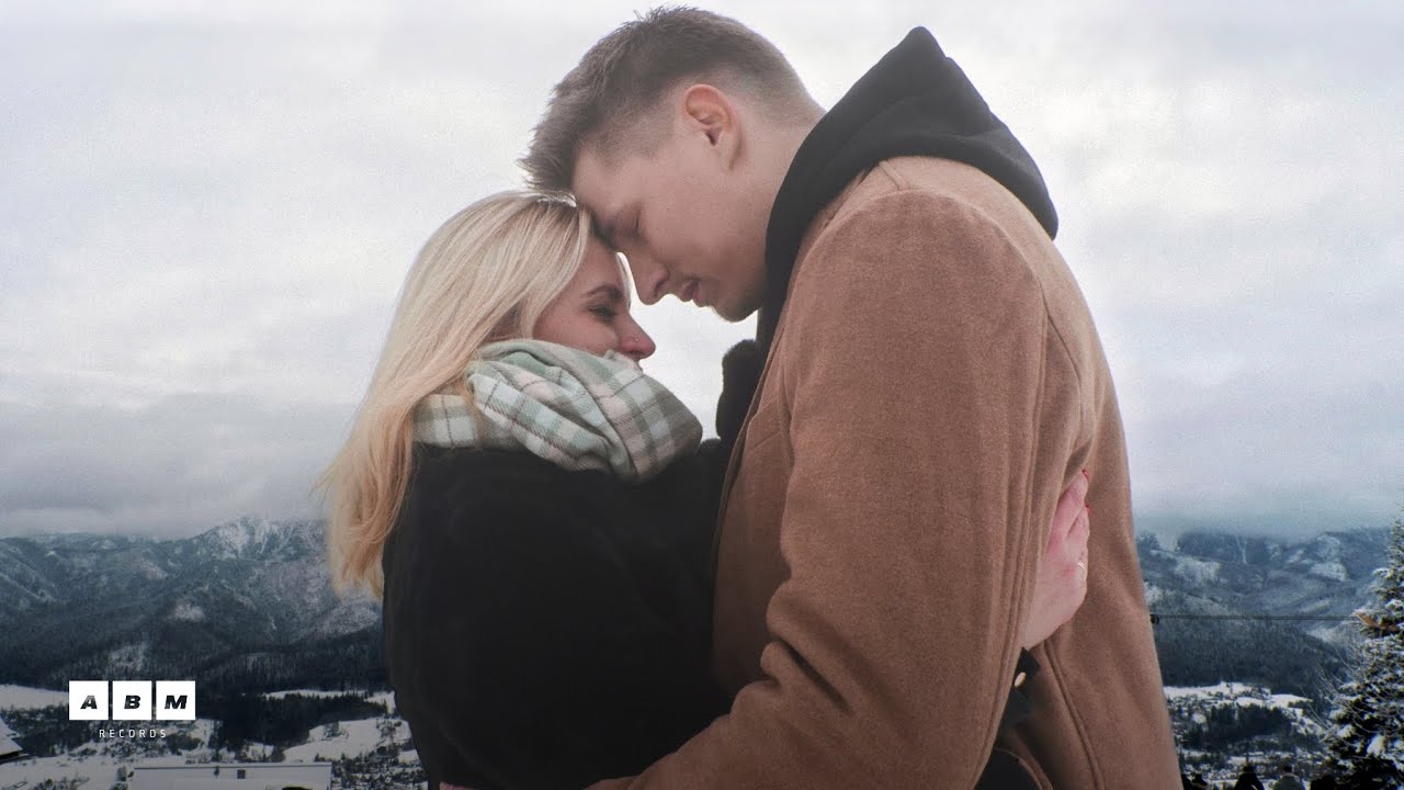 Adam Stachowiak feat. Anna Stachowiak - Choć o tym nie wiesz (Official Music Video)