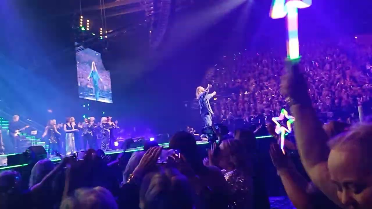 Sam ryder singing at rock choir live 2025