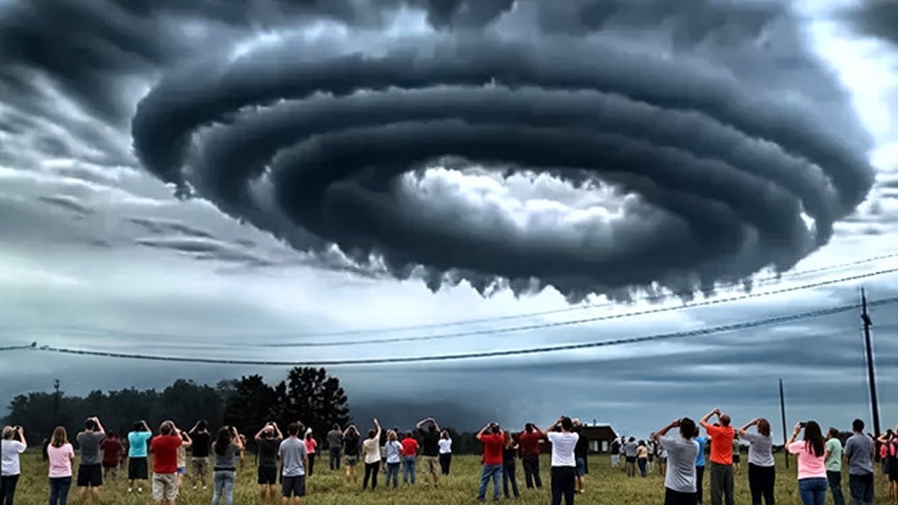 70 Strange Things Happening Right Now Around the World [Caught on Camera Edition]