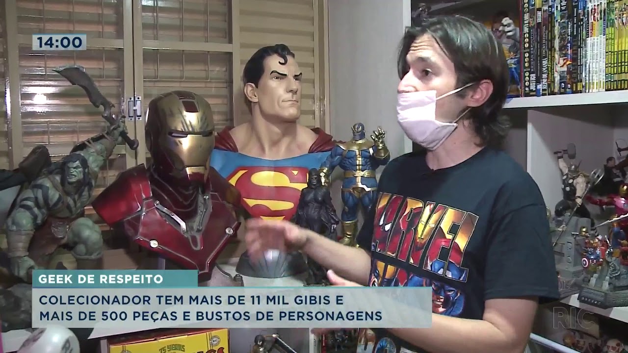 Colecionador tem mais de 11 mil gibis e mais de 500 peças e bustos de personagens