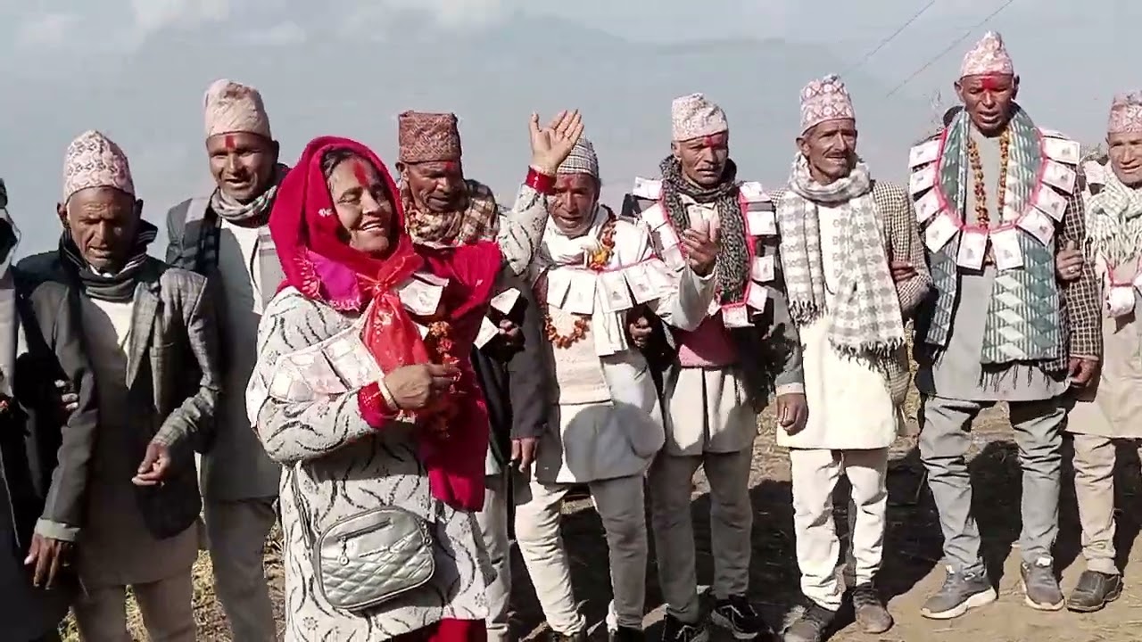  कृषि अधिकृत भतिज श्री बिनोद शाहीको शुभ बिबाहको अबसरमा  केन्द्र शाही र जसुदा आचार्य देउडा खेलमा ।
