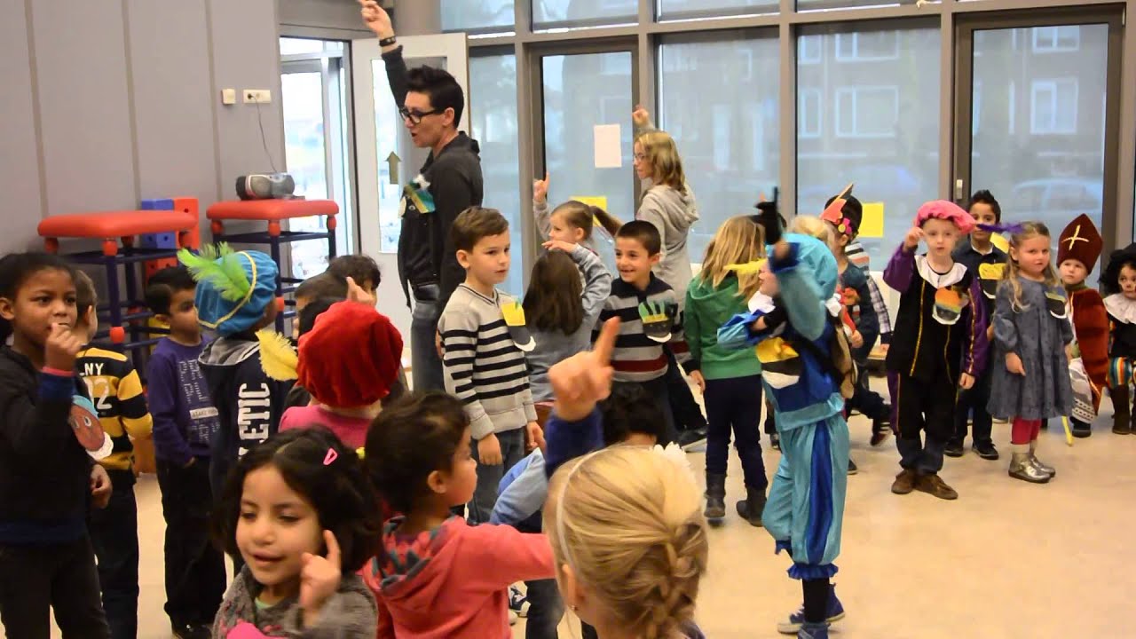 Sint op bezoek bij groep 1 en 2 bs Het Dal - Weert