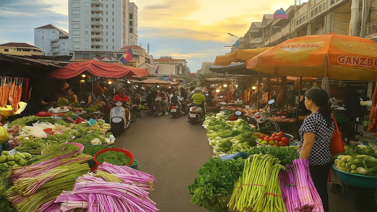 Good morning traveling at Chumpuvon Market(Cambodia)