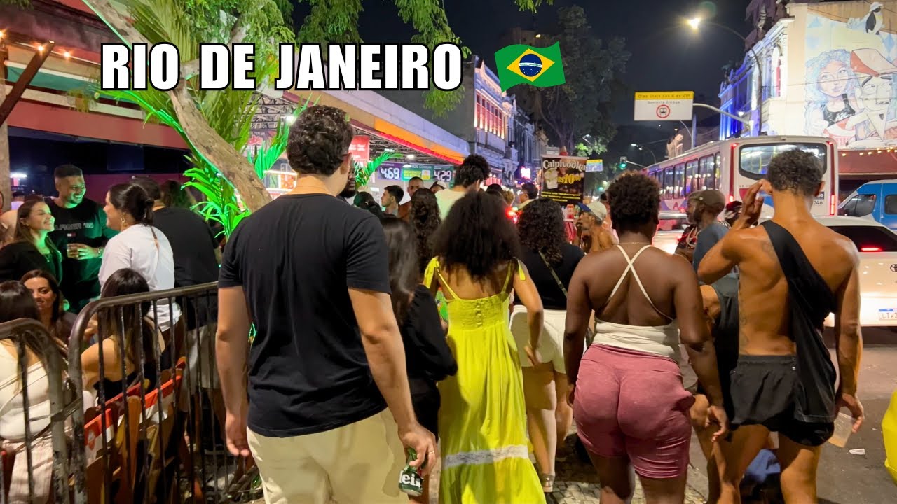 SUNDAY NIGHT WALK THROUGH THE STREETS OF RIO DE JANEIRO【4K】🔥🌧️